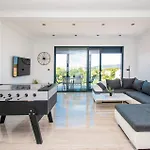 Apartamento Awesome Apartment In Brodarica With Sauna *
