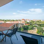 Awesome Apartment In Brodarica With Sauna Apartamento